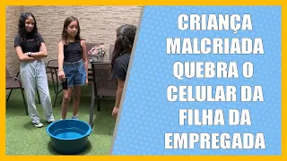 Criança malcriada quebra o celular da filha da empregada.