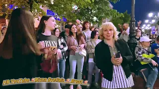 Забабахали "Мою бабушку" так, что  хоть стой, хоть падай! They started shouting "My grandmother".