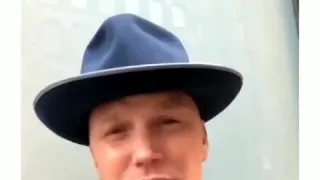 Sean avery roasts islander fans!