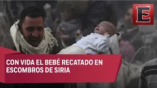 Rescatan a bebé de escombros, en Siria