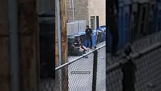 Shocking video shows man violently attacked, robbed in broad daylight in Bucktown