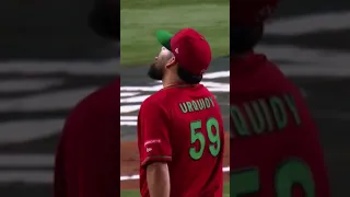 Randy Arozarena  makes nice play on the track for Mexico in WBC Semifinals!