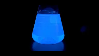 How does chemiluminescence work? 🤔❤️ Luminol and Fluorescein!