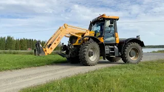 Köp Traktor JCB Fastrac 3230 med vikplog på Klaravik