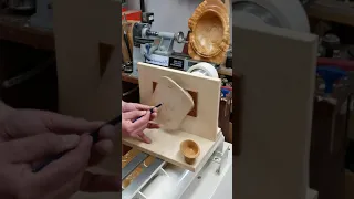 Woodturning - Ovalturning jig in action