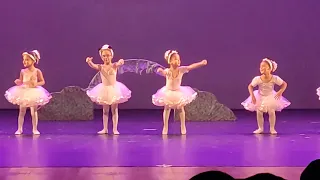 Apresentação de Ballet da Cla | 2023 | Dança do Ursinho representando a China