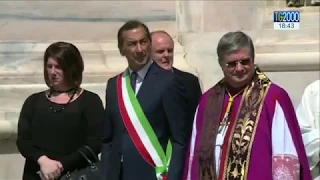 Milano. In Duomo l'ultimo saluto della gente al cardinale Dionigi Tettamanzi