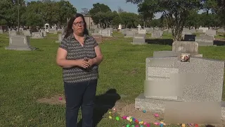 Houston mom robbed while visiting late daughter's gravesite