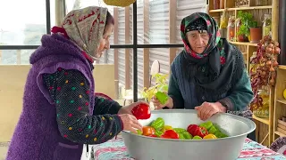 GRANDE AVÓ CAUCASIANA COZINHANDO NA VILA | VIDA NO CAMPO FAMÍLIA | AR RURAL