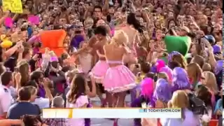 Katy Perry - California Gurls (Rockfeller Plaza / New York)