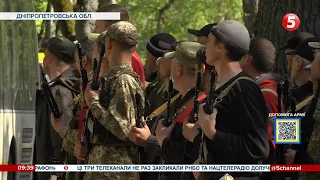 "Настав час взяти до рук зброю": бійці ТрО Луганщини склали присягу