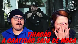 THIAGÃO feat TOM CALVÁRIO- A GRATIDÃO SAIU DE MODA | Primeira reação Vida Sem Trilhos VST