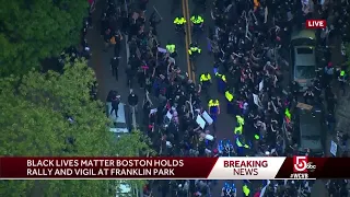 Large crowd of peaceful protesters surround Boston police convoy