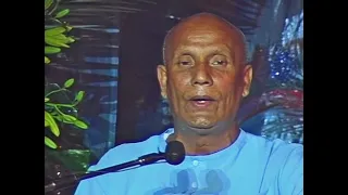 Sri Chinmoy singing in Prague 1995