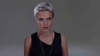 Cara Delevingne parla di Mirror, Mirror, il suo primo romanzo