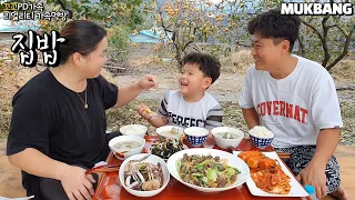 리얼가족먹방:) 가을날 마당에서 맛있는 집밥먹방(소고기무국,소불고기,미역초무침,간장게장,김치)ㅣKorean Home-cooked mealsㅣMUKBANGㅣEATING SHOW