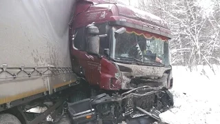 Best Truck Crashes NEW Winter 2017 - Hardest Trucks accidents