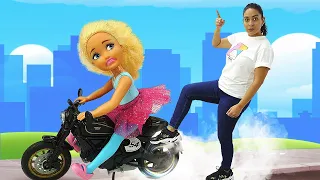 Barbie Videos. Spielspaß mit Barbies Tochter Chelsea. Puppen Video auf Deutsch