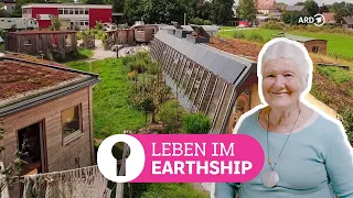 Living in the sustainable housing project Earthship of the community Tempelhof | SWR Room Tour