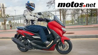 Yamaha NMAX 125 2021 | Presentación / Primera prueba / Test / Review en español 4K | motos.net