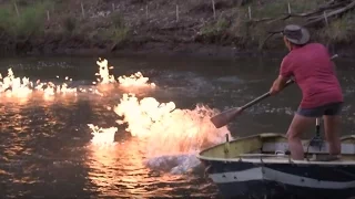 Ein Fluss, der sich anzünden lässt - und warum das eine Katastrophe ist