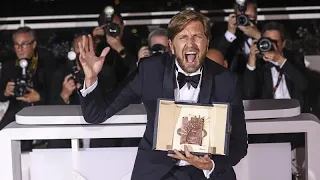 Cannes : Ruben Östlund rafle une deuxième Palme d'or pour son hilarant "Sans filtre"