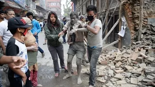 Число жертв землетрясения в Непале достигло 7040 человек