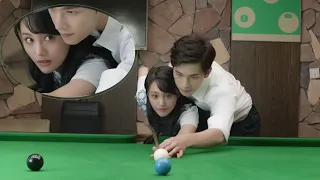 Xiao Nai teaches a beauty to play billiards step by step, with sultry postures..so so sweet