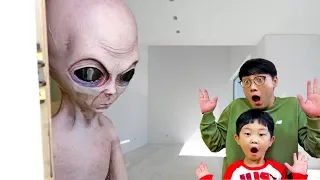 Yejun's Family meets an Alien Friend | Creative thinking for Kids