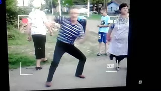 Дедушка отжигает!!))