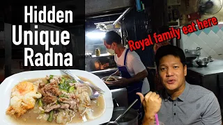 Hidden street food in Bangkok, Rice noodles with gravy. Try it, you love it.