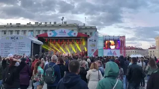 Pelageya singer on The Palace Square in Saint Petersburg / Пелагея на Дворцовой. Любо братцы любо...