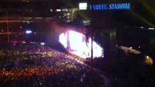 Run This town - Jay-Z ft Kanye West LIVE At Yankee Stadium