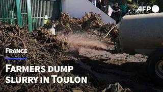 French farmers dump slurry in front of the Var prefecture | AFP