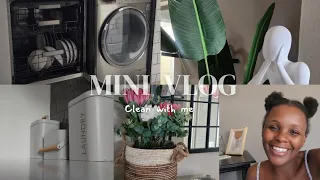 Cleaning Motivation! | Clean with me | Rainy day activities | First Vlog | South African YouTuber.