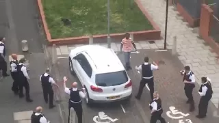 10 Police vs. 1 man in the UK