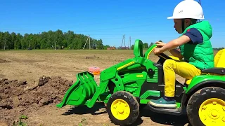 The Wheel fall off on Tractor Excavator Super Lev ride on Power wheel bulldozer and help Mom