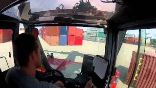 Reachstacker container handling