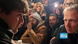 Un giovane agricoltore in lacrime davanti al ministro Lollobrigida: «Voglio vivere del mio...