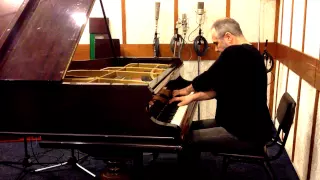 Leonard Cohen "Hallelujah"  Haim Shapira (piano)