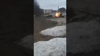 Так наши украинские защитники расстреливают из NLAW танки агрессора.