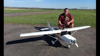 Hangar 9 Skylane Cessna 182  with 30cc DLE engine.