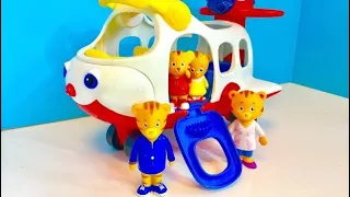 REAL AIRPLANE RIDE with Daniel Tigers Neighbourhood Toys Springbreak Trip!
