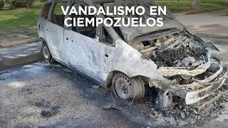 Salen ardiendo tres vehículos frente a un chalet okupado en Ciempozuelos