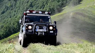 off-road Ukraine - Land Rover Defender - Ukraine Carpathian Mountain