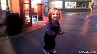 [HD] Chucky Roaming the Street - Chucky Scare Zone - Halloween Horror Night