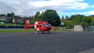 REGA Helikopter start in Oberuster-Schulhaus, Schweiz, Kanton Zürich