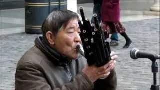Traditional Chinese Music. "Sheng" Wind Music Instrument. London Street Music