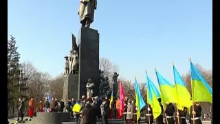 Харьковчане возложили цветы к памятнику Шевченко
