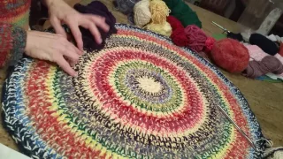 How I crochet my round scrap rug